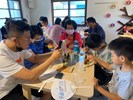 民眾正在調製護手霜2