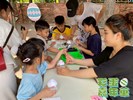 民眾正在繪製彩蛋