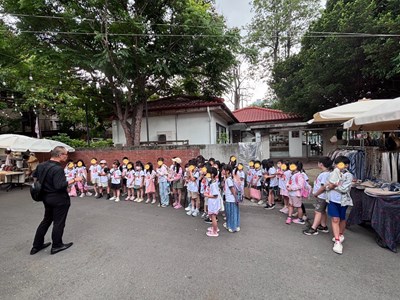 四季藝術補習班小朋友正在參觀審計新村 (2)