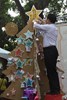 104.12.05 市長為聖誕樹掛星星
