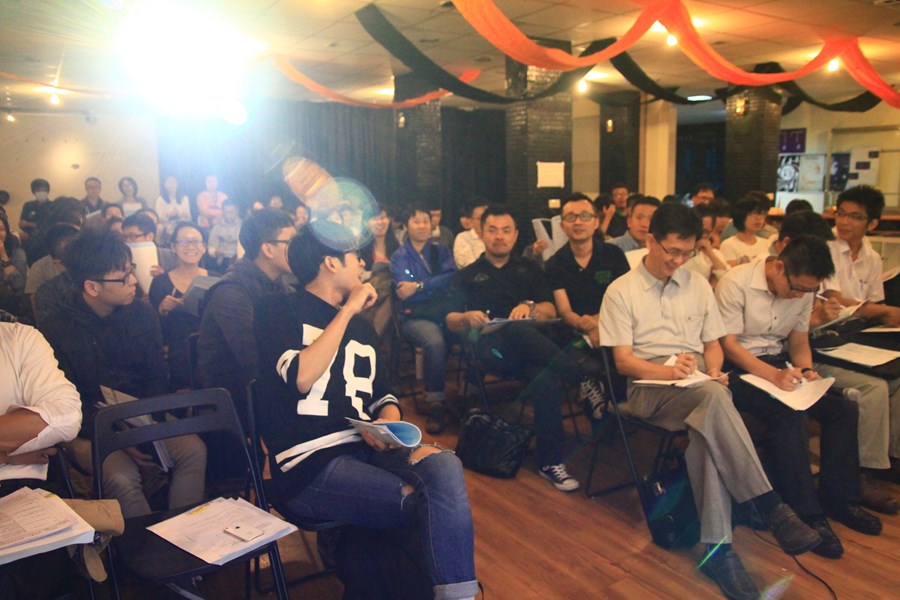 臺北場說明會-青年朋友在摘星說明會中積極互動