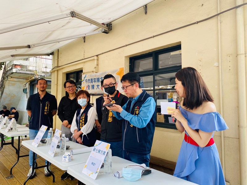 第七辣方案由臺中市政府勞工局吳局長吃方餃-2