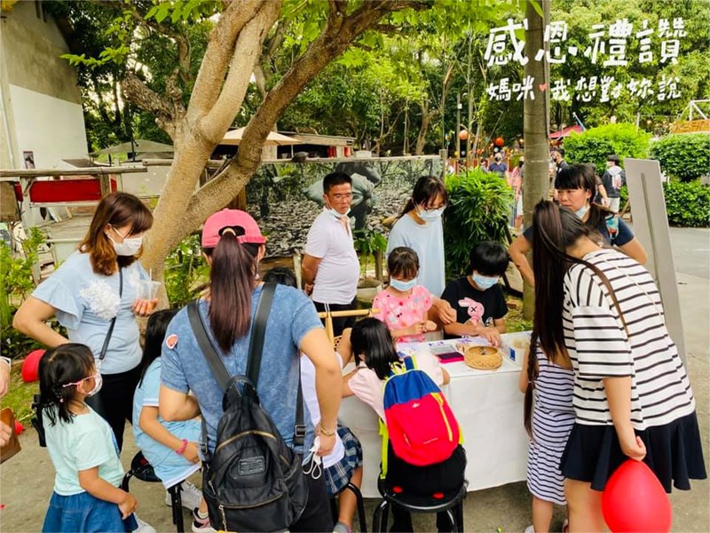 寫母親節明信片囉~