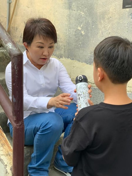 市長媽媽與插畫家互動