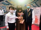 青年與市長盧秀燕、社會局局長合影.jpg