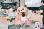 石虎與民眾互動2