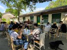 店家DAMU HOME正在說明編織方法