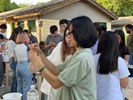 店家人人好工坊正在指導學生