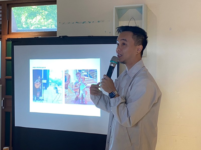 店家吉他玩家正在分享創業歷程