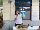 講師正在展示封茶成品
