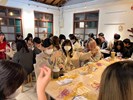 中科大同學正在編織提袋